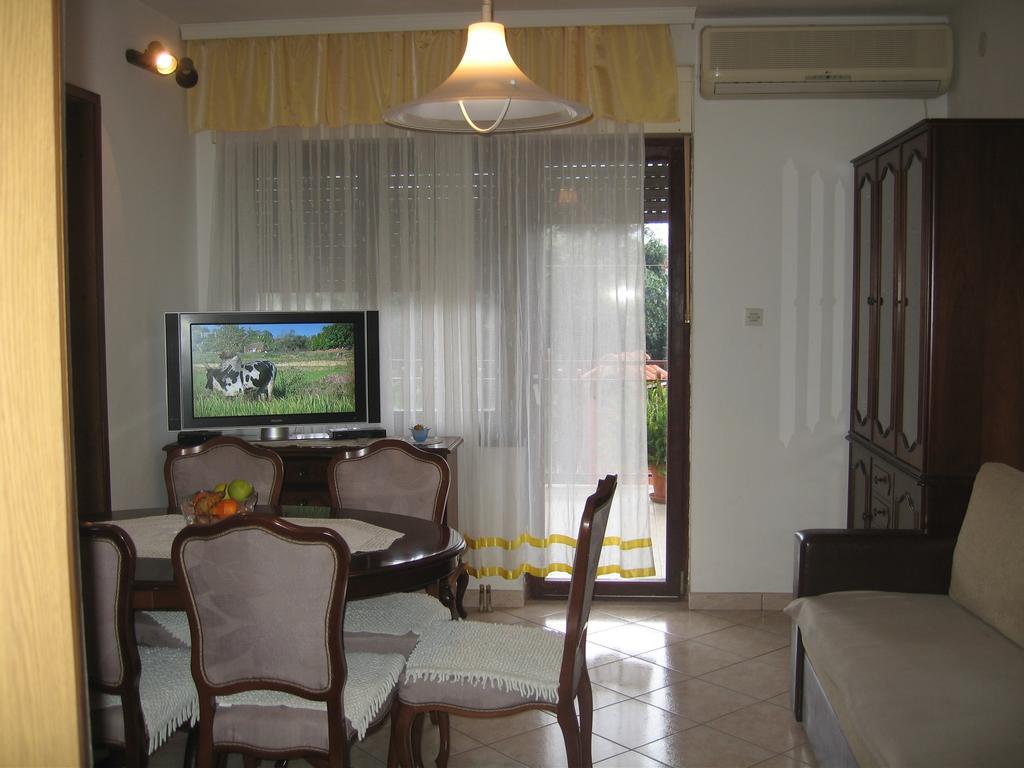 Apartments Nino Seget Vranjica Bilik gambar